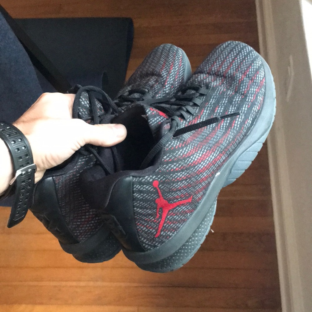 Nike Jordan B.Fly Bred 11